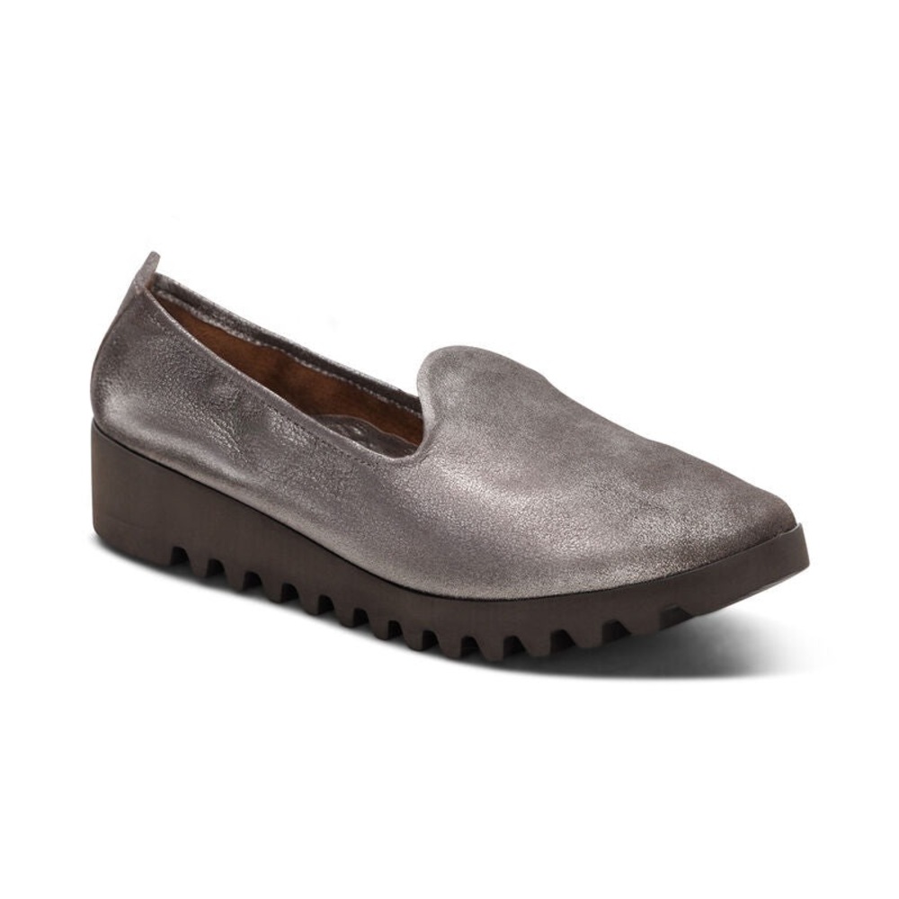 Aetrex Liz brushed silver metallic leather upper, chunky rubber sole shoes; 9.5